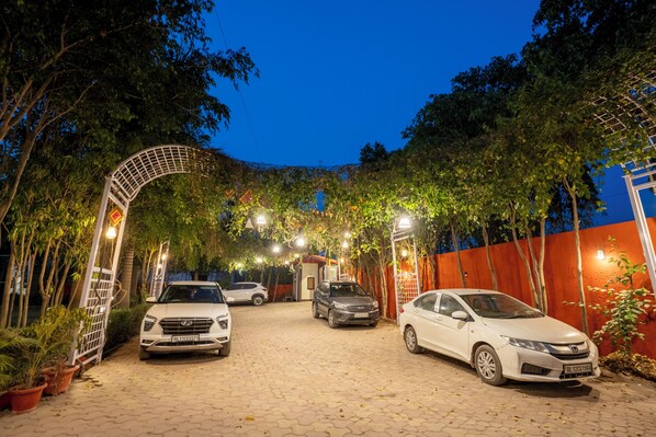 Free self parking - CORBETT D RESORT  (Kaladhungi)