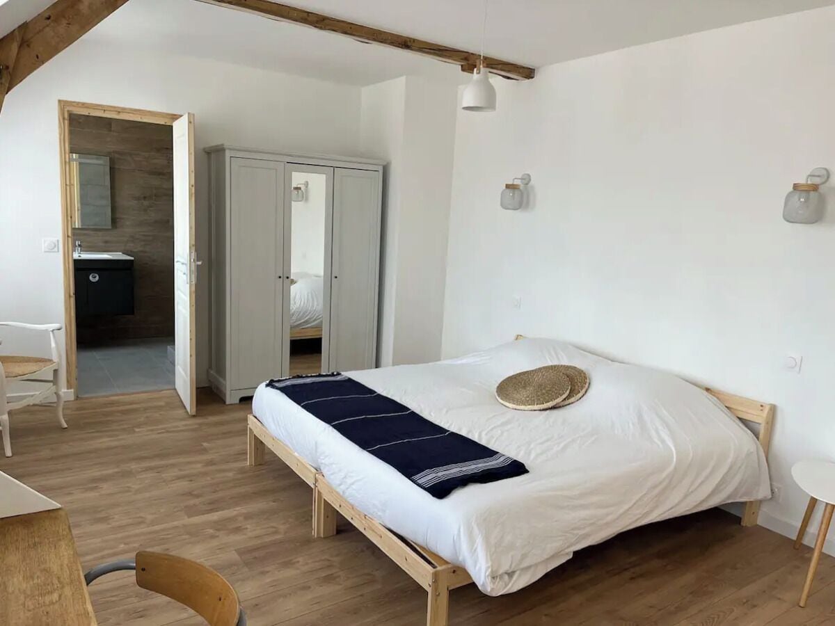 4 slaapkamers, een strijkplank/strijkijzer, reisbedje, gratis wifi