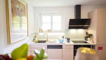 Réfrigérateur, micro-ondes, four, lave-vaisselle