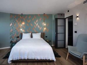 1 bedroom, desk, iron/ironing board, WiFi