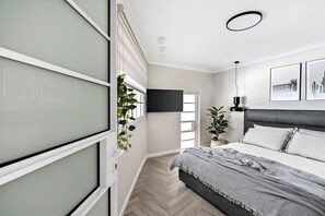 2 bedrooms, iron/ironing board, WiFi, bed sheets