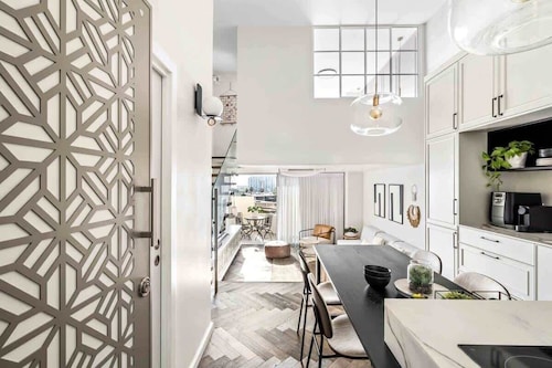 Private Parking Beachfront Duplex | Shelter
