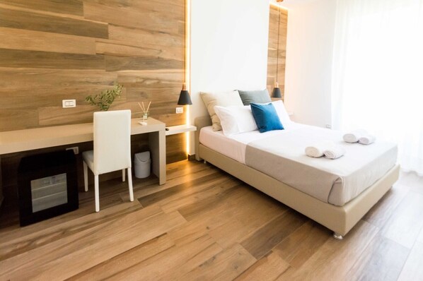 Comfort Room | Premium bedding, memory foam beds, minibar, desk - Don Carlo Tropea  (Tropea)