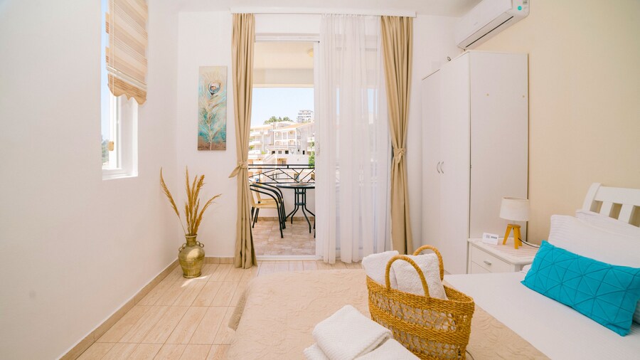 Deluxe Studio Apartment with Sea view