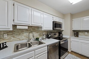 Fridge, microwave, oven, stovetop - Spacious 3BR Townhouse with Balcony & Gym (Silver Spring)