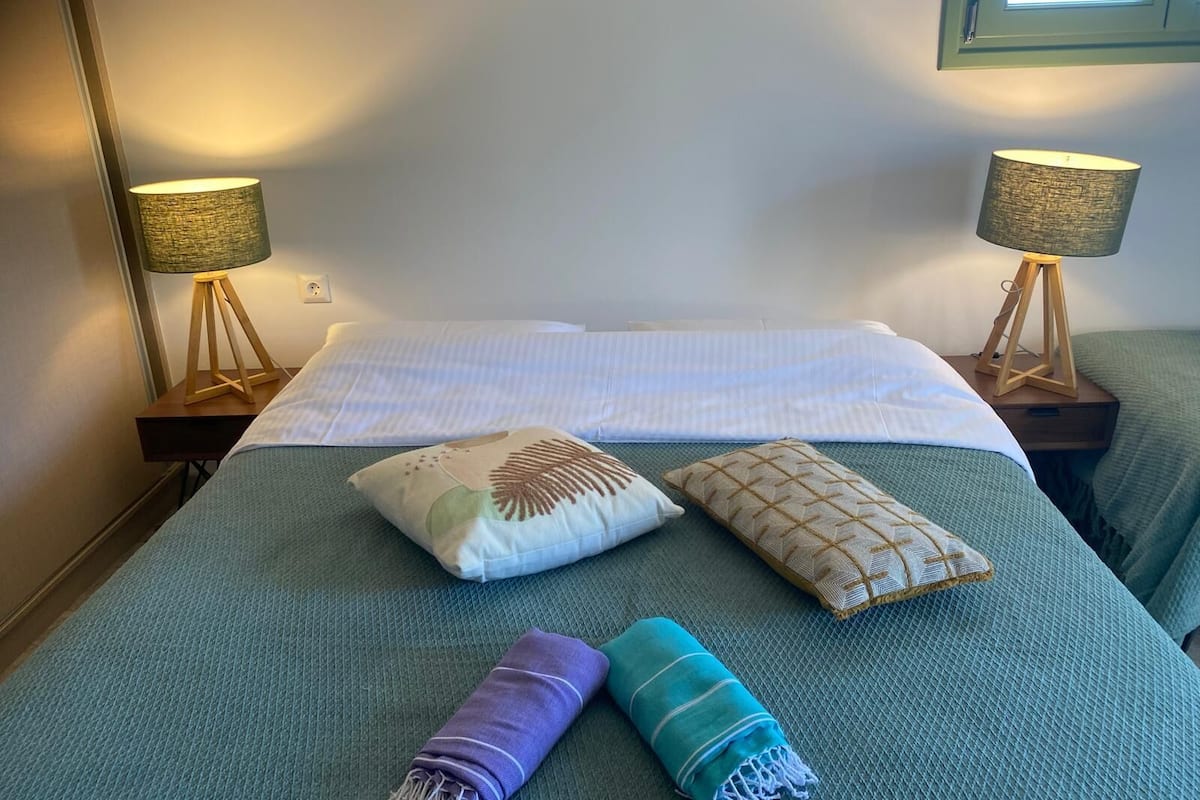Basic Double or Twin Room | Hypo-allergenic bedding, minibar, in-room safe, desk