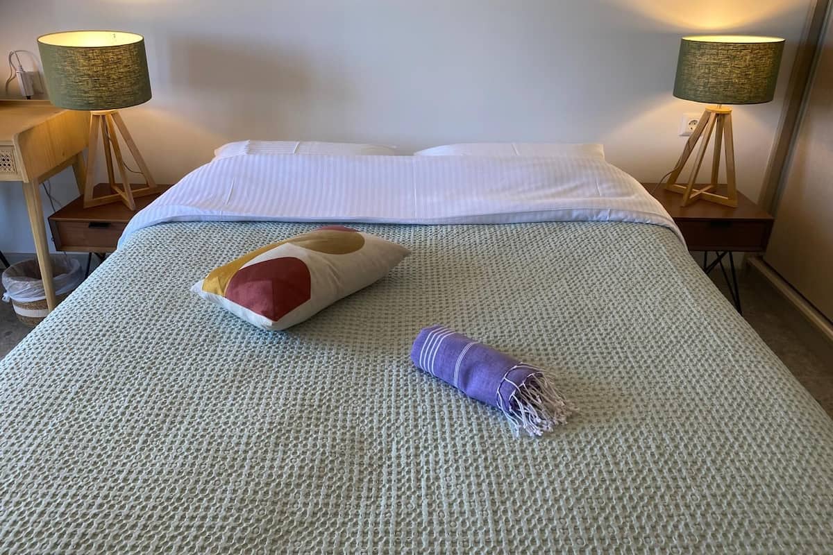 Hypo-allergenic bedding, minibar, in-room safe, desk