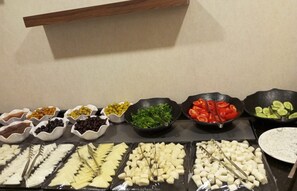 Free daily buffet breakfast - Hülya Hanım Konağı (Gaziantep)