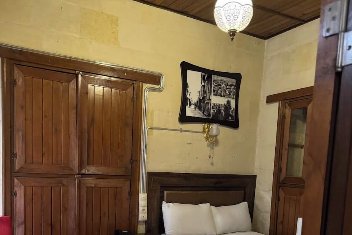 Single Room | Free WiFi