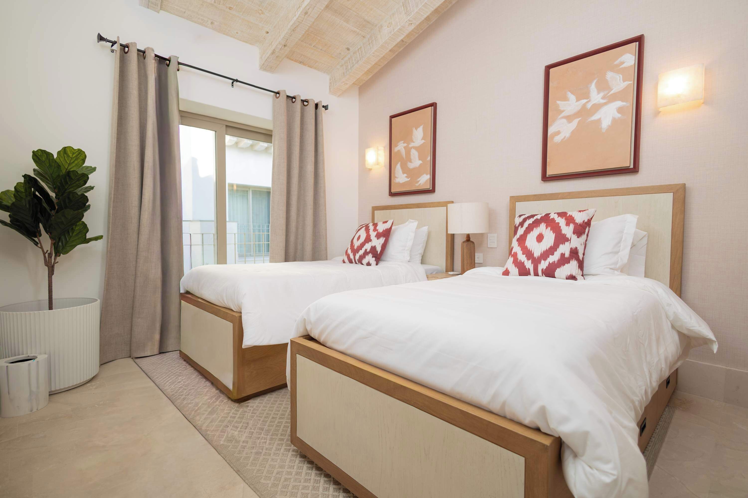2 bedrooms, desk, iron/ironing board, WiFi