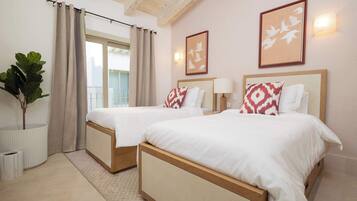 2 bedrooms, desk, iron/ironing board, WiFi