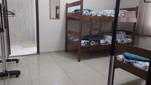 Basic Triple Room | Free WiFi, bed sheets - POUSADA DAS NAÇÕES II (Indaiatuba)