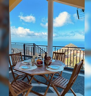 House | Outdoor dining