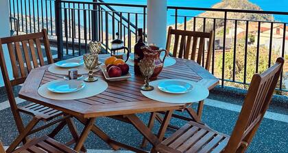 Panoramic sea and Mountain View 2 Bedroom House