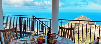 Panoramic sea and Mountain View 2 Bedroom House