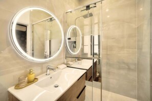 Shower, free toiletries, hair dryer, towels