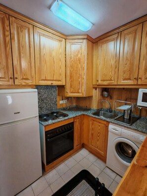 Fridge, microwave, oven, coffee/tea maker