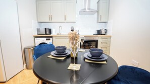 Classic Apartment | In-room dining - Wisteria F2 - single beds (Slough)