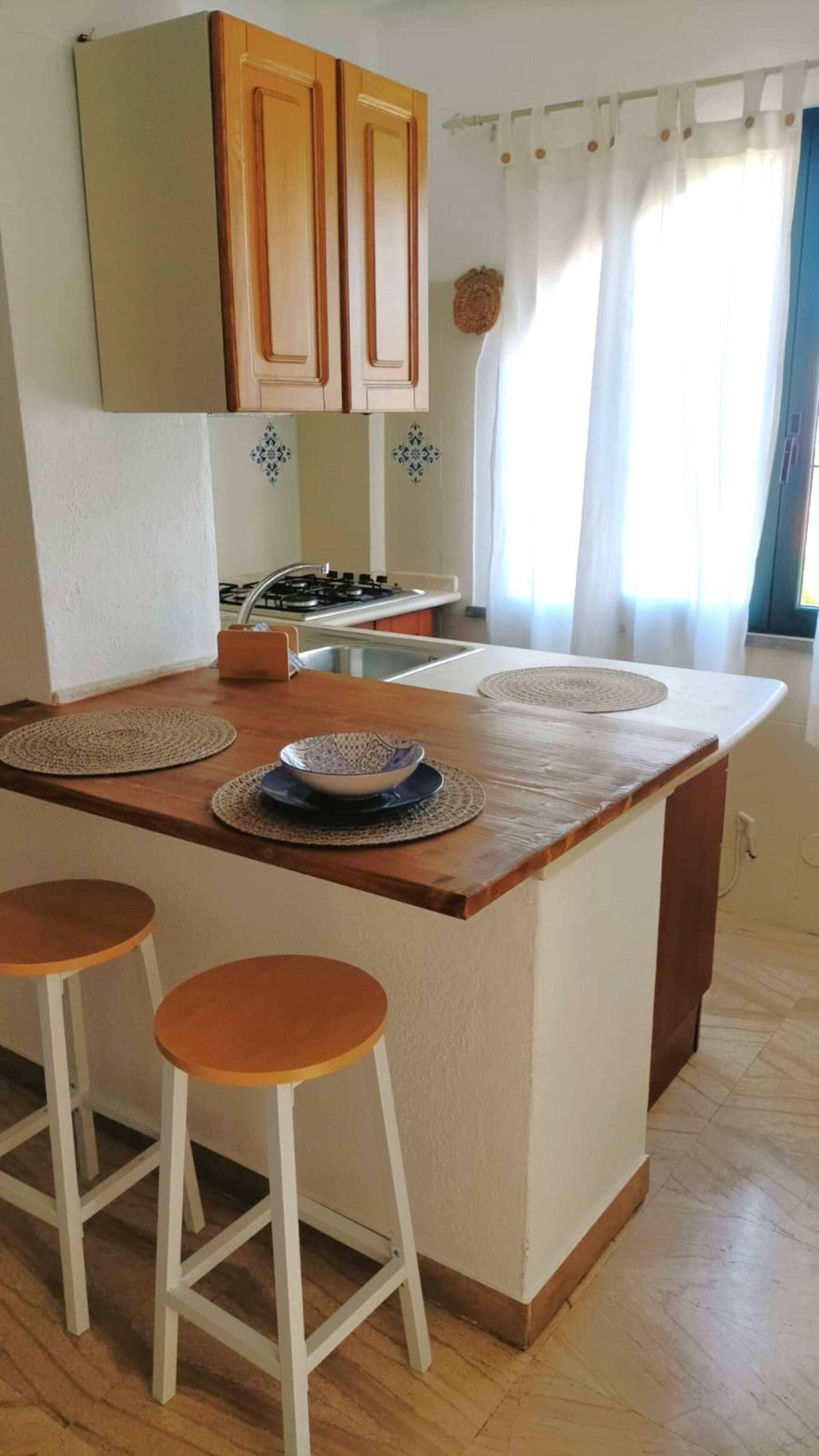 Køleskab, mikrobølgeovn, brødrister