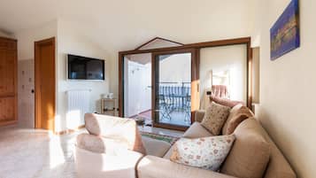 Apartment | Living area | TV