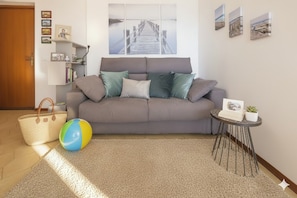 Basic Apartment, Sea View | Living area | Flat-screen TV - Appartamento Bouganville (Cipressa)