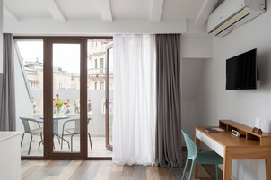 Ropa de cama de alta calidad y escritorio