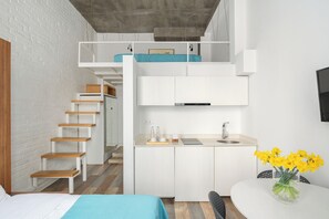 Ropa de cama de alta calidad y escritorio