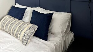 1 bedroom, desk, iron/ironing board, WiFi - Cozy, stylish central apartment: free parking (Galashiels)