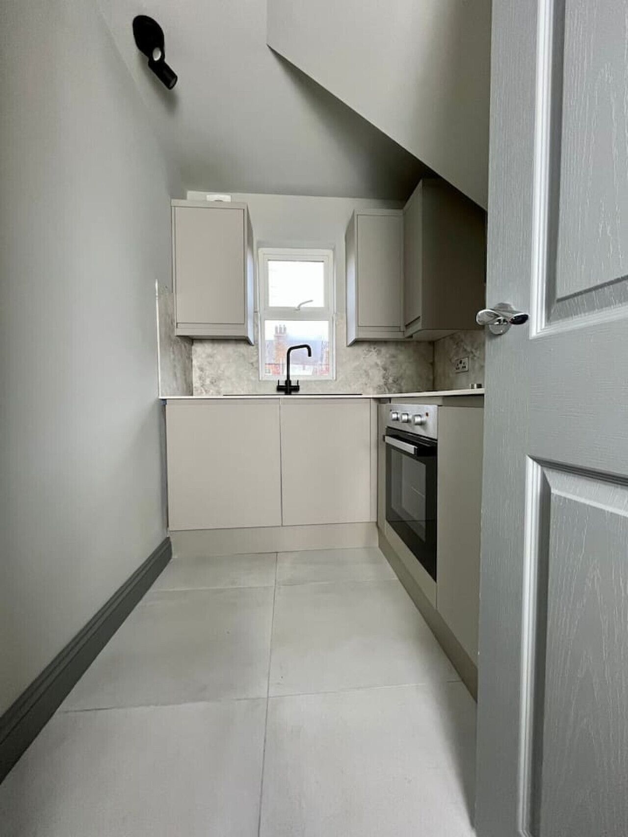 Fridge, oven, coffee/tea maker, toaster