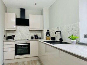 Køleskab, mikrobølgeovn, ovn, opvaskemaskine