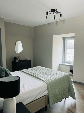 1 bedroom, desk, iron/ironing board, WiFi