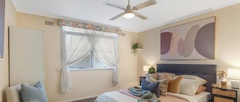 3 bedrooms, free WiFi, bed sheets