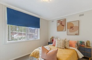 3 bedrooms, free WiFi, bed sheets - Beach Retreat 2-min walk from beach (Rosebud)