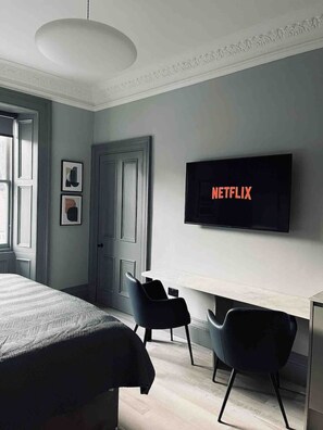 1 室のベッドルーム、デスク、アイロン / アイロン台、WiFi