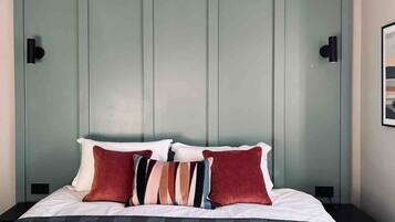 1 bedroom, desk, iron/ironing board, WiFi