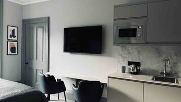 1 bedroom, desk, iron/ironing board, WiFi