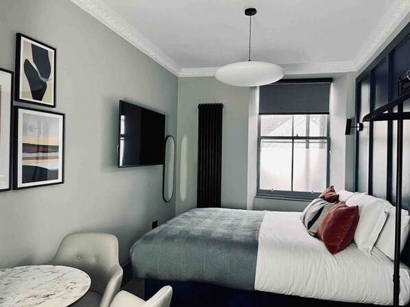 1 bedroom, desk, iron/ironing board, WiFi