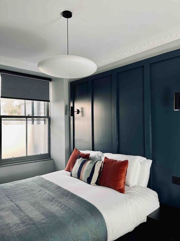 1 bedroom, desk, iron/ironing board, WiFi