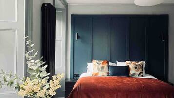 1 bedroom, desk, iron/ironing board, WiFi