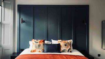 1 bedroom, desk, iron/ironing board, WiFi