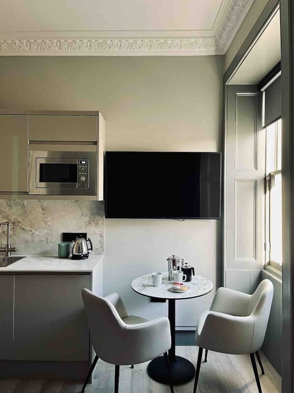 Fridge, microwave, stovetop, coffee/tea maker