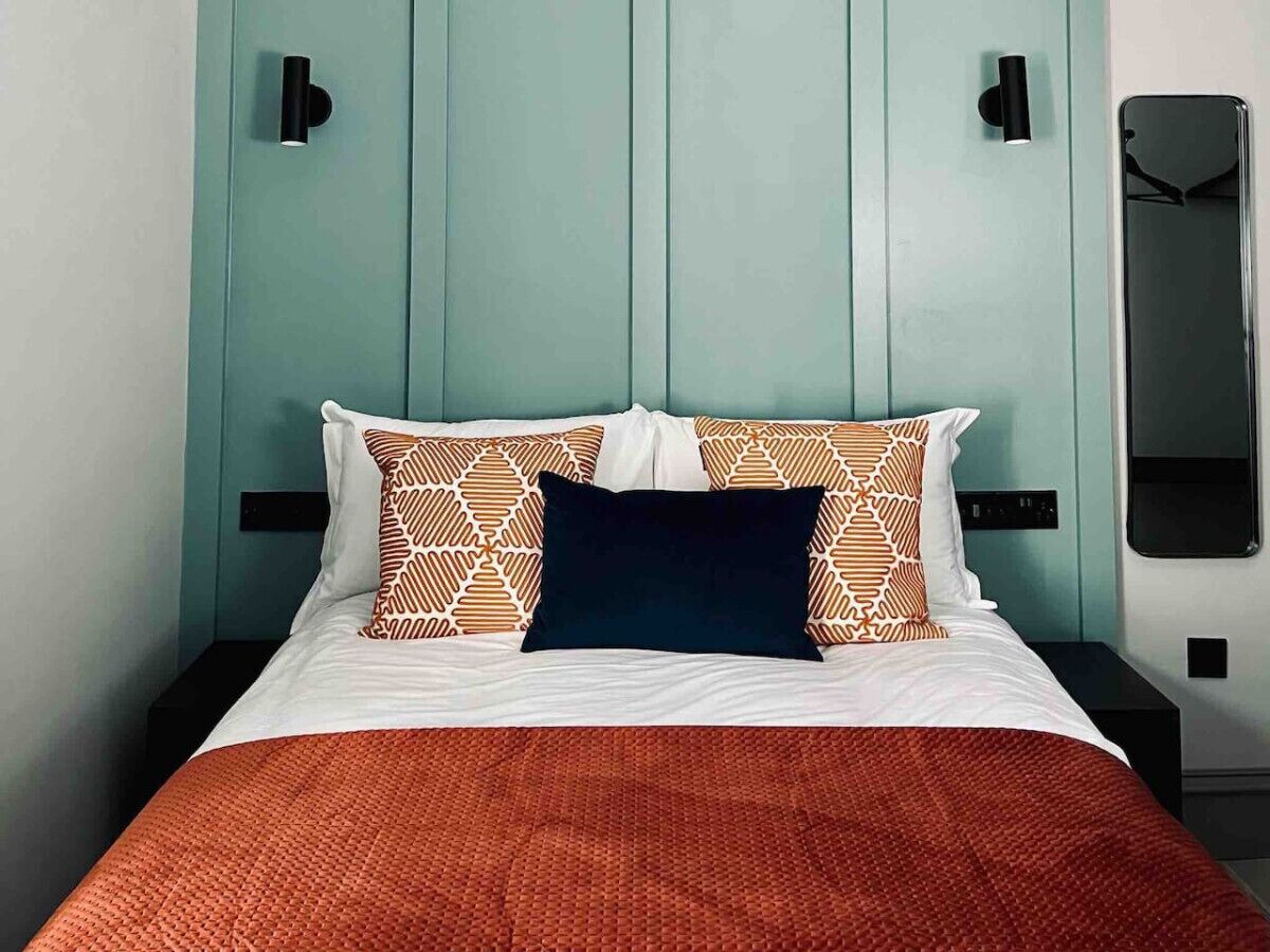 1 bedroom, desk, iron/ironing board, WiFi