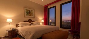 In-room safe, soundproofing, free WiFi, bed sheets - Soundouss Hotel (Rabat)