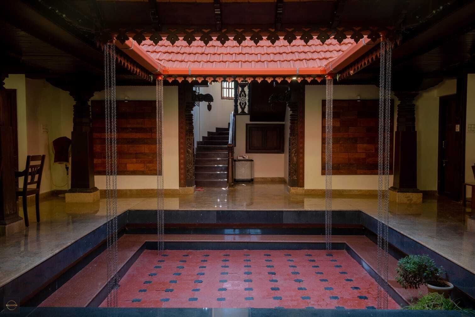 المنشأة من الداخل