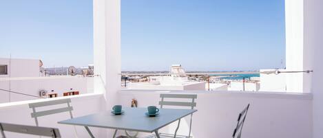 屋外ダイニングエリア