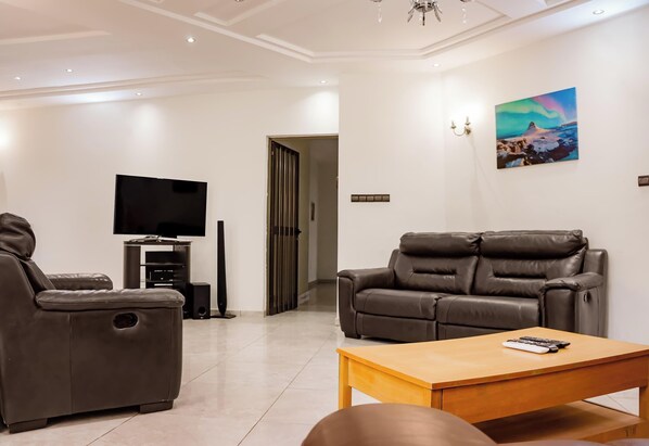 Living area - Lome City Apartment - 3 Bedrooms (Lomé)