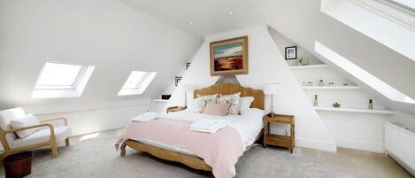 4 bedrooms, desk, iron/ironing board, WiFi