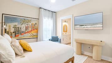 4 slaapkamers, een bureau, een strijkplank/strijkijzer, reisbedje