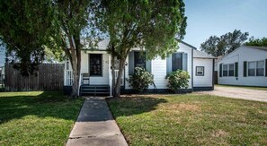 Exterior - Sleeps 18 - Seaside Serenity Dual Dwellings for Family & Frie (Corpus Christi)