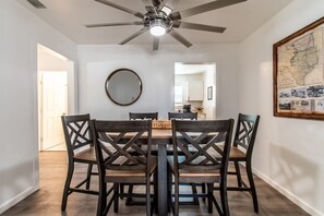 Dining - Sleeps 18 - Seaside Serenity Dual Dwellings for Family & Frie (Corpus Christi)